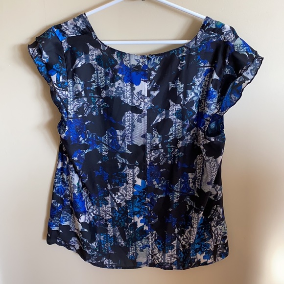 2/$24 Flowered short sleeved blouse - Picture 6 of 7